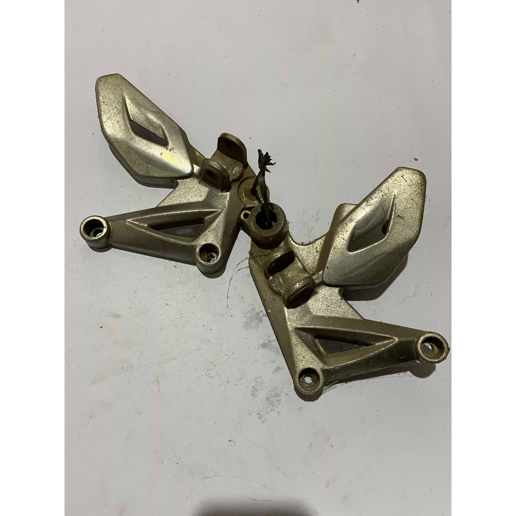 Footstep tengah Bajay Pulsar 200Ns