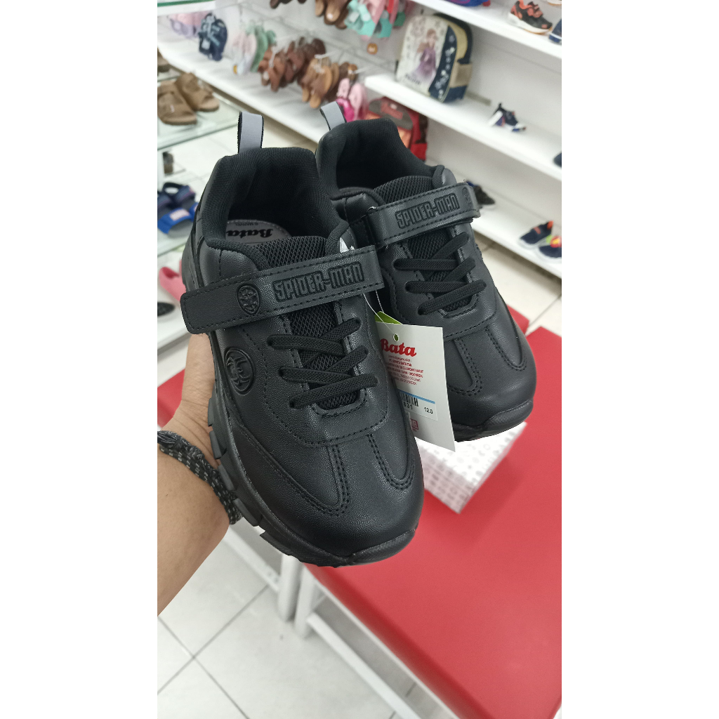 B first sepatu anak sekolah anak perempuan