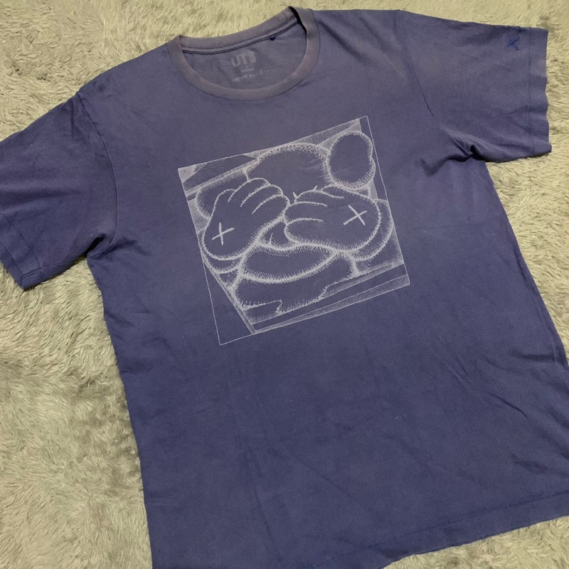 Kaos Uniqlo X Kaws (Uniqlo)