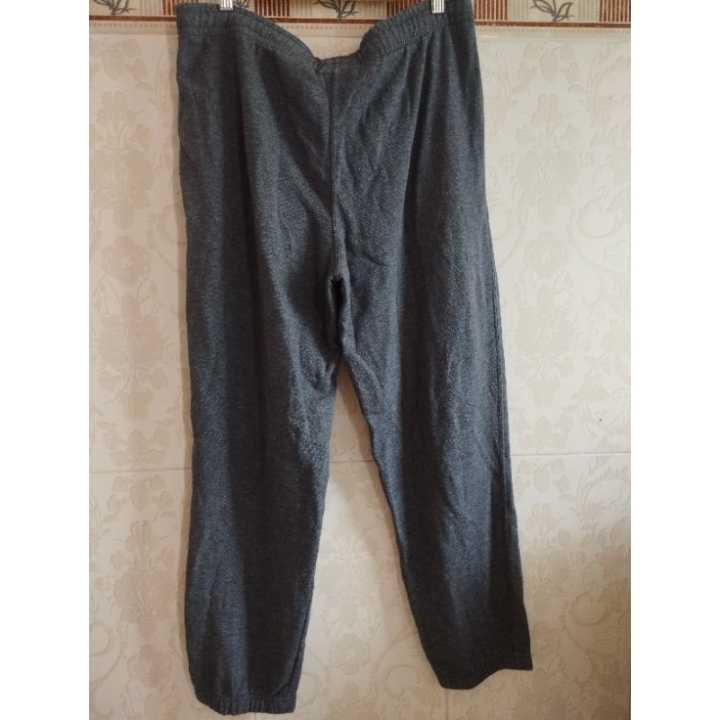 Jogger Uniqlo Abu Tua