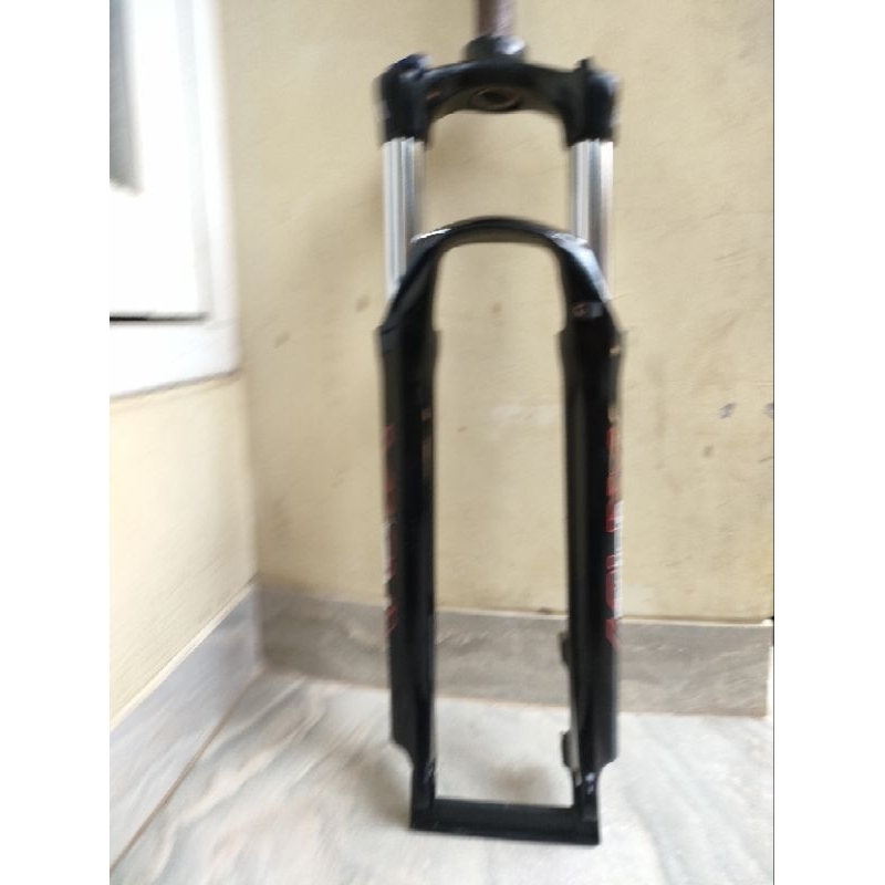 fork shock Suntour XCM 26"