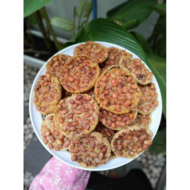 

peyek kacang 250 gram asli Klaten/peyek kacang renyahs solo/peyek kacang enak/peyek Jogja/rempeyek kacang tanah/cemilan Klaten/Snack Klaten/peyek gurih renyah/Snack Klaten/