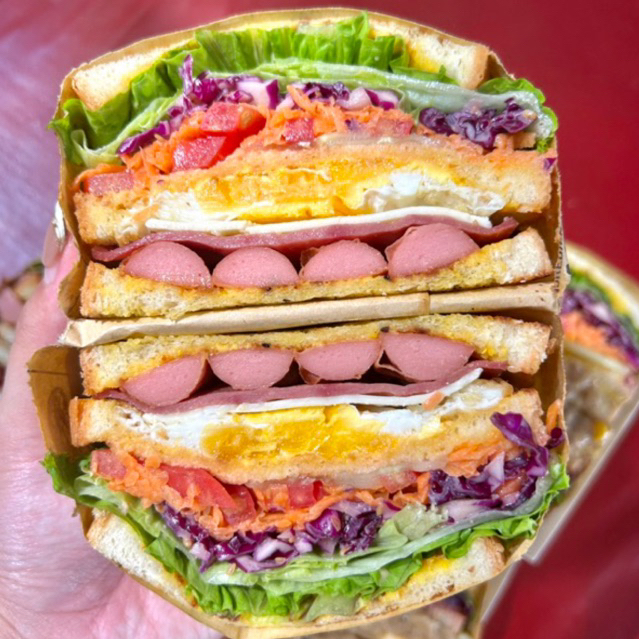 

Beef Sausage Sandwich by GREENSY