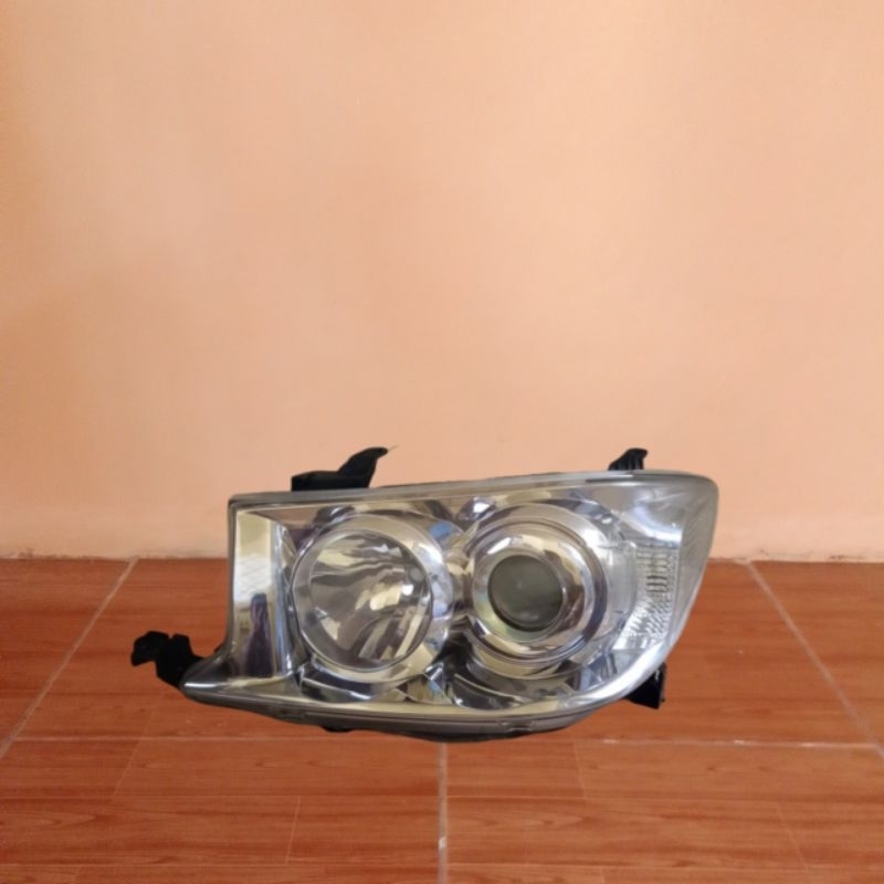 Lampu Depan Toyota Fortuner Tahun 2010