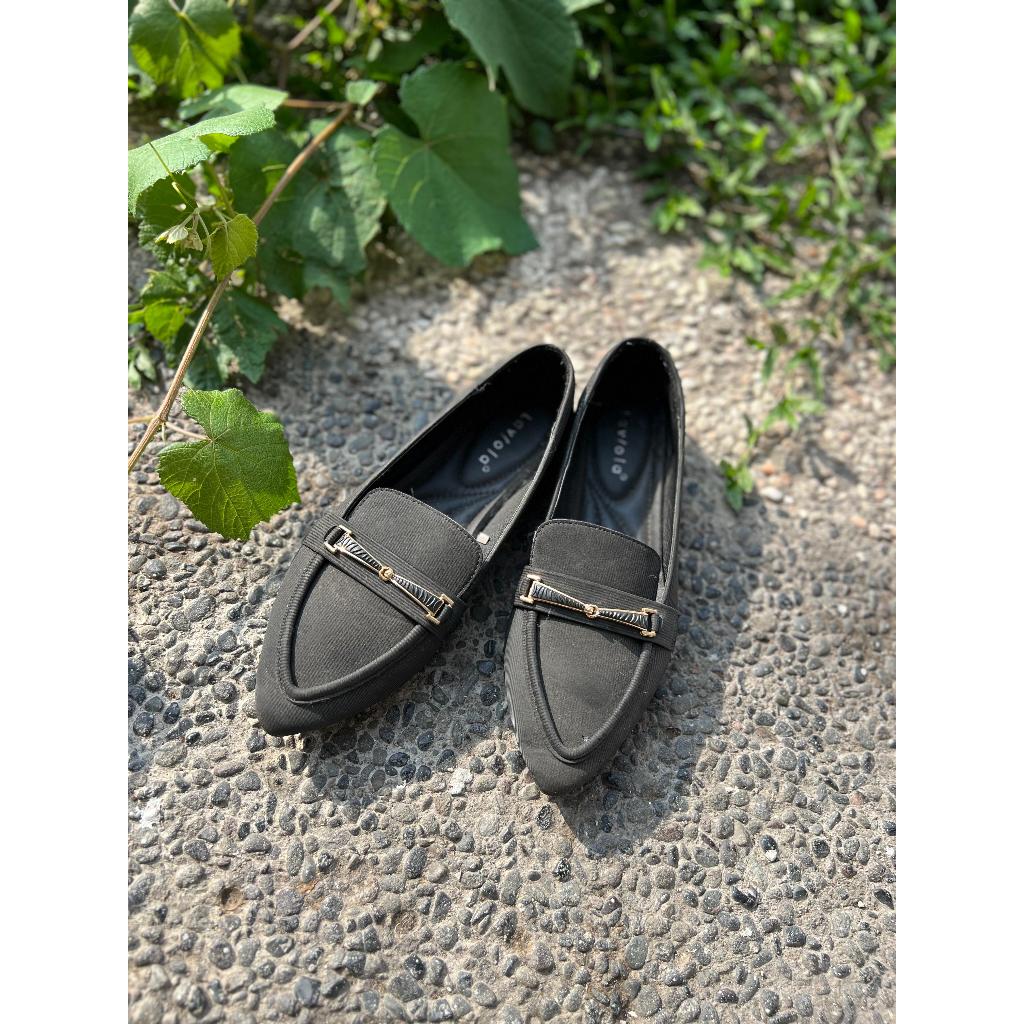 sepatu dan sandal wanita