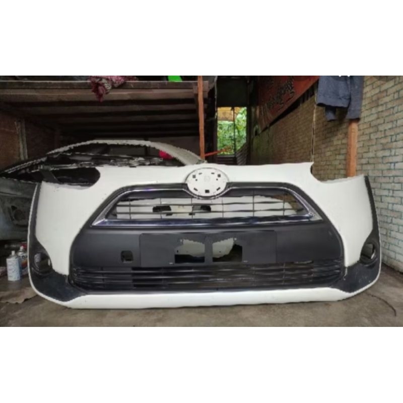 bemper,bumper depan toyota sienta