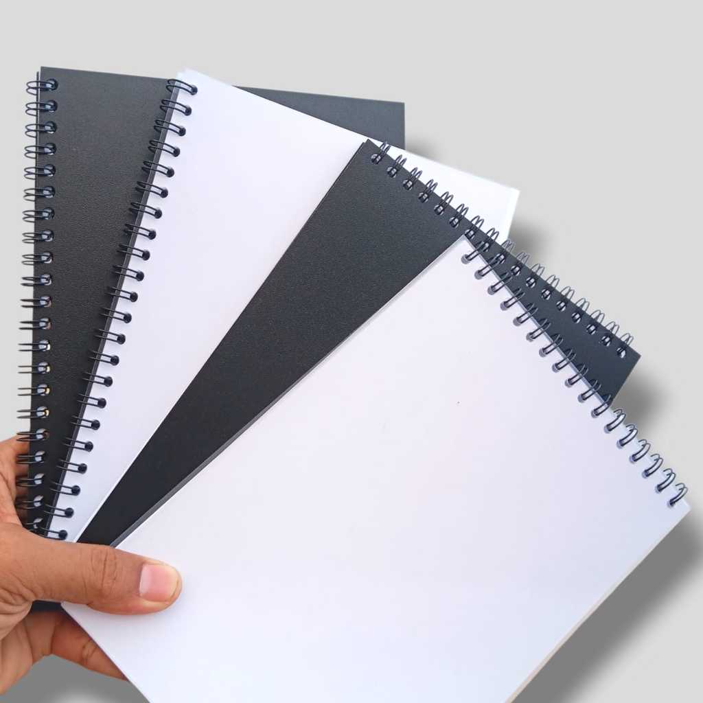 

SKETCHBOOK A5 / BUKU GAMBAR COVER MIKA TRANSPARAN , COVER MIKA HITAM / BUKU SKETSA AESTHETIC ISI 50 LEMBAR 100 HALAMAN