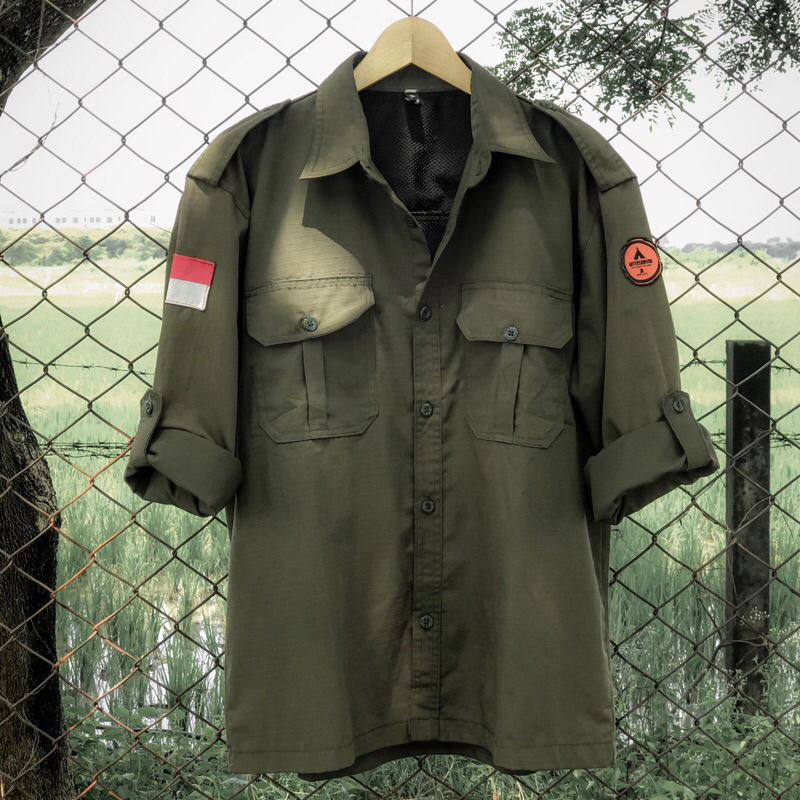 Kemeja outdoor PDL/PDH pendaki gunung.