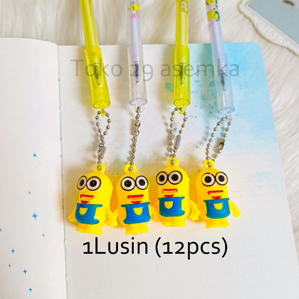 

12PCS PULPEN ( SELUSIN ) PULPEN GANTUNGAN BONEKA MINION FREE TEROMPET ISI 12 PCS PEN ALAT TULIS BOLPOIN UNIK IMUT MURAH PEN GEL KARAKTER LUCU MURAH PENA