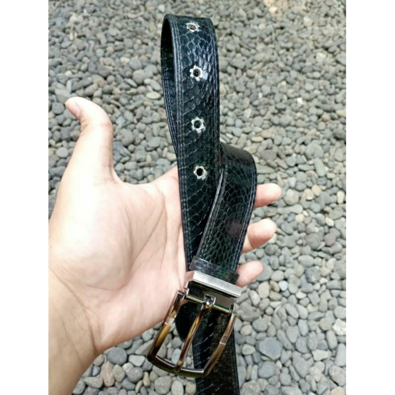 Sabuk kulit ular asli