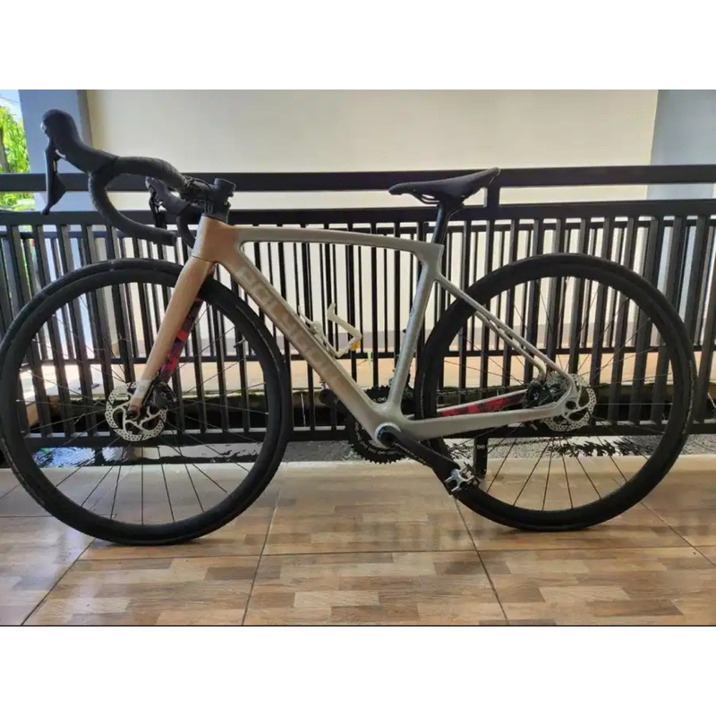 Di jual 2022 Polygon Strattos S8D road bike polygon strattos S8D
