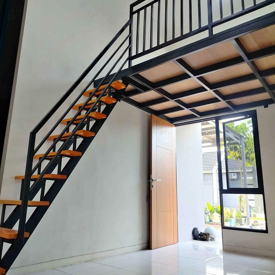 Mezzanine indoor atas ruang tamu minimalis