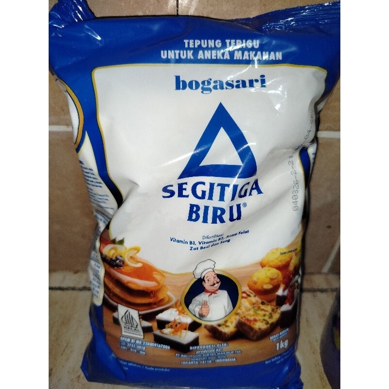 

TEPUNG TERIGU SEGITIGA BIRU 1KG