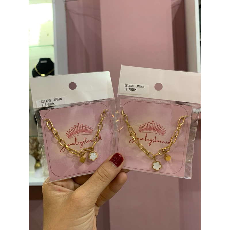 gelang tangan bunga putih titanium wanita