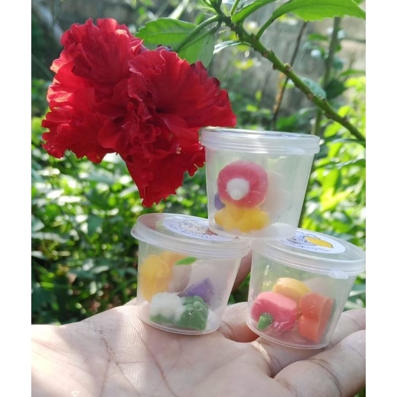 

cokelat karakter mini 1pack isi 12 cup