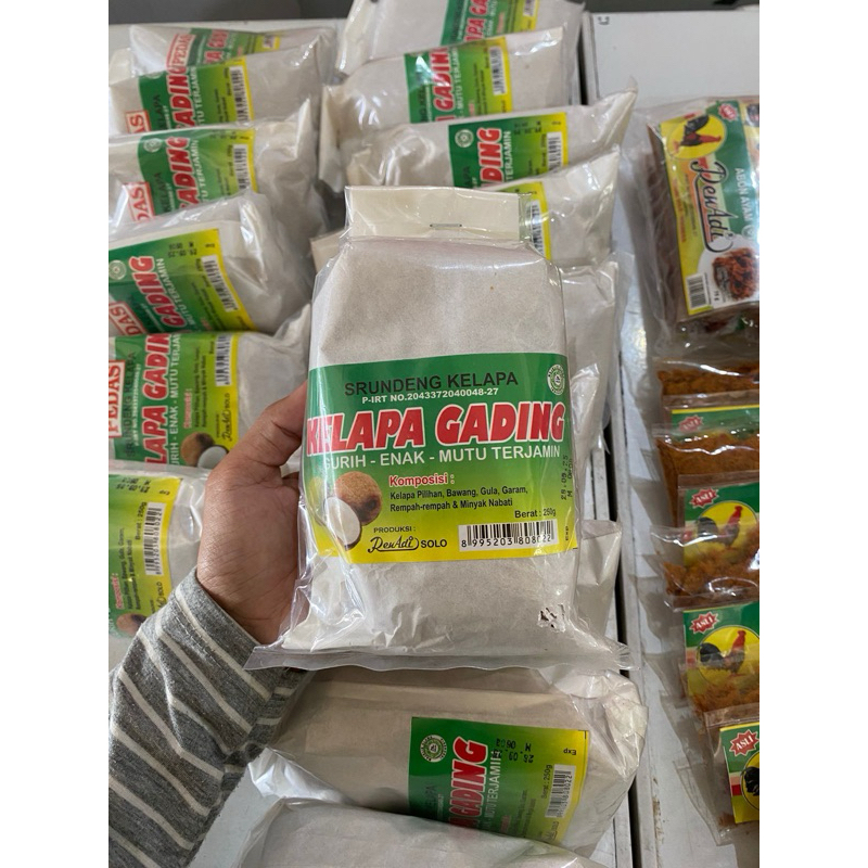 

serundeng kelapa manis