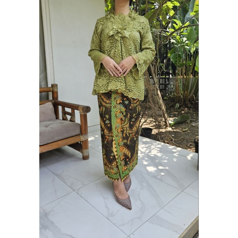 SEWA Kebaya + Rok batik + Jilbab