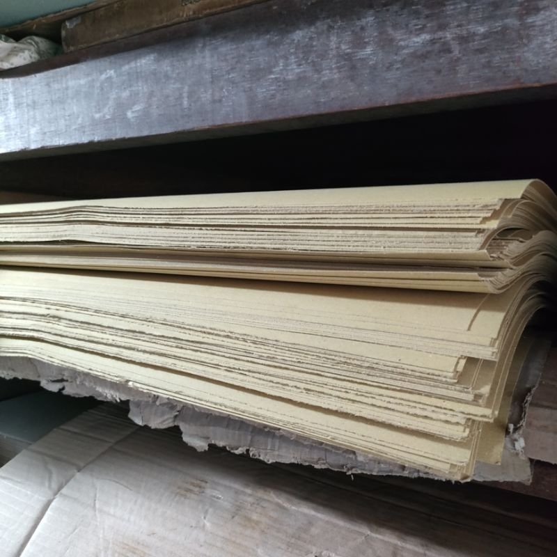 

KARTON BOARD KUNING PRAKARYA UK.79X66CM 350GRAM