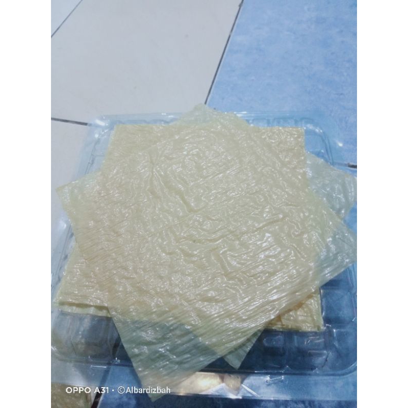 

kulit tahu warna kuning tawar ukuran 15 x15 cm isi 30lembar