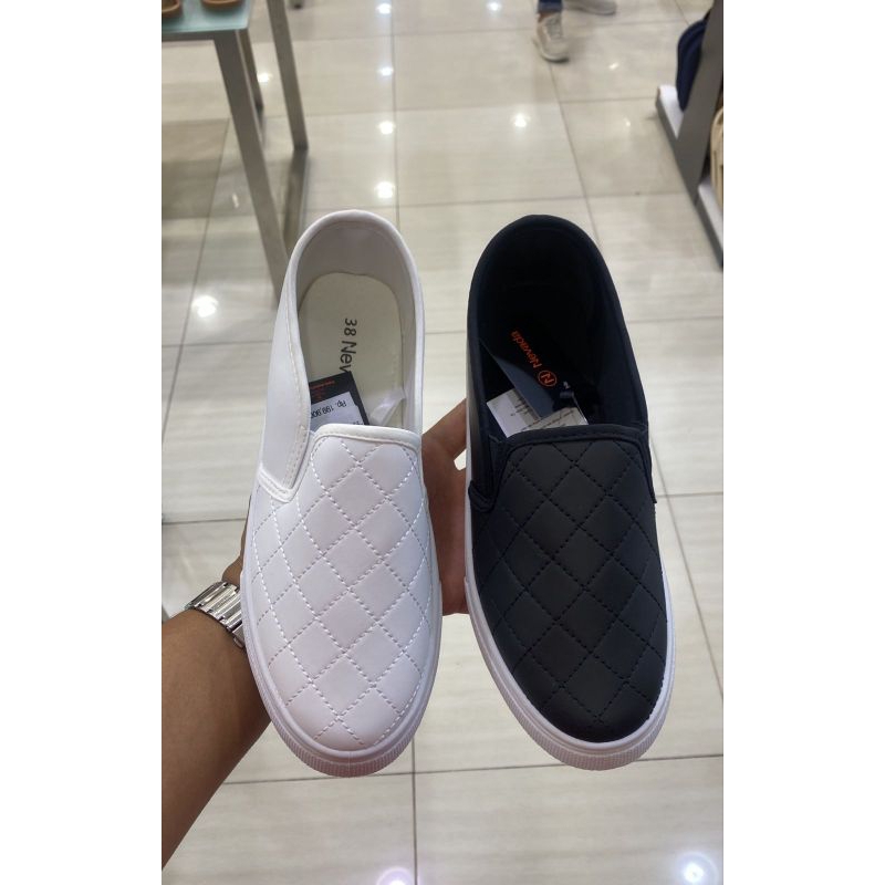 Sepatu Slip On WANITA NEVADA Hitam Putih Super Nyaman Size 36-40