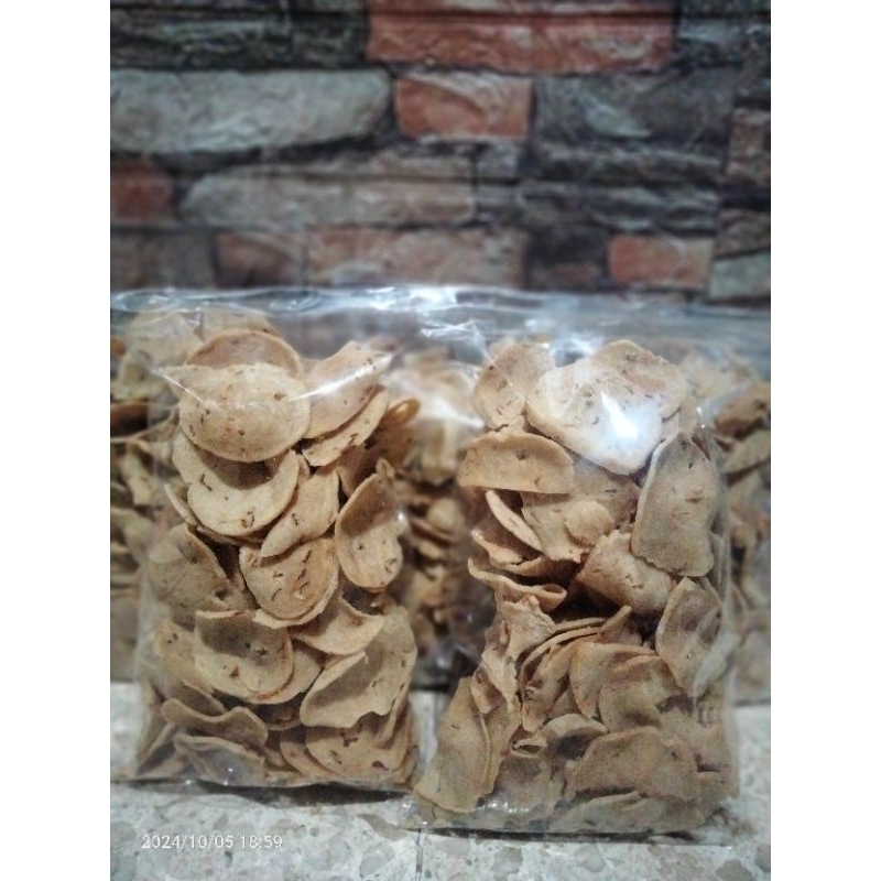 

keripik bawang pedas gurih renyah.