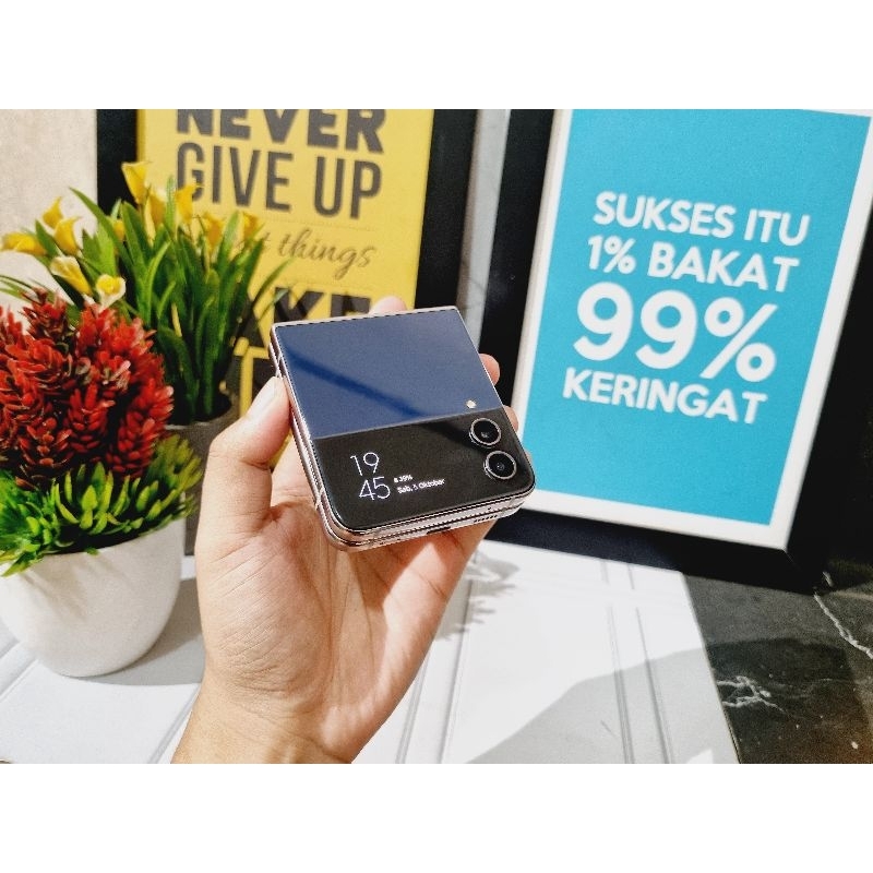 SAMSUNG Z FLIP 4 5G RAM 8/256GB NO MINUS RESMI SEIN
