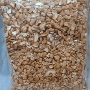 

kacang mede patahan belah 4 matang rasa asin gurih 500gram