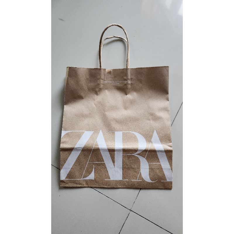 

paper bag merk zara ori 8rb dapat 2 (preloved)