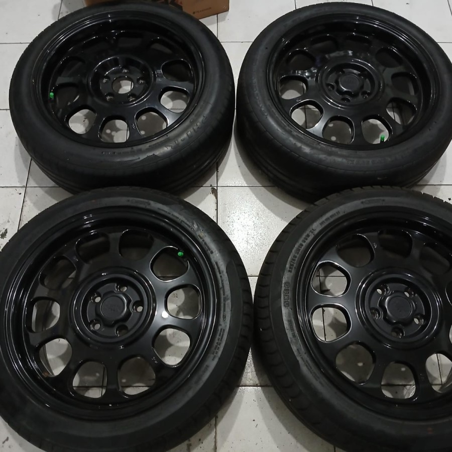 Pelek Velg Mobil Bekas Racing HSR R18 Rush Terios Innova Voxy Camry