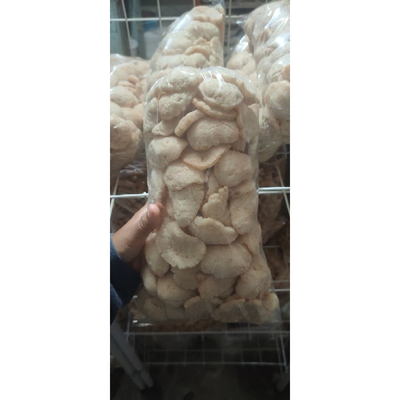 

Kerupuk Sangngar Khas Bawean | Kerupuk Goreng Pasir Khas Bawean | Kerupuk Tayamum Khas Bawean