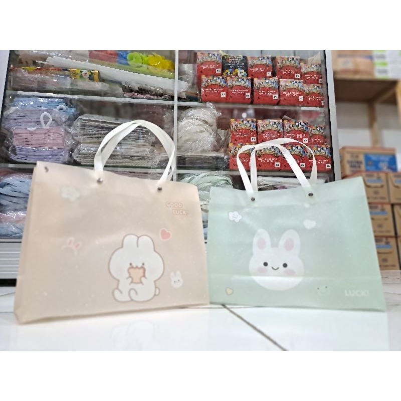 

PAPER BAG GLITER MOTIF LUCU UK 25,4X20X9,5CM