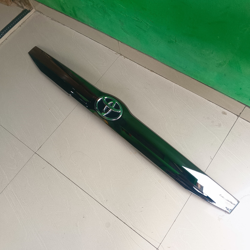 List Chrome / Trunklid Bagasi Calya Sigra