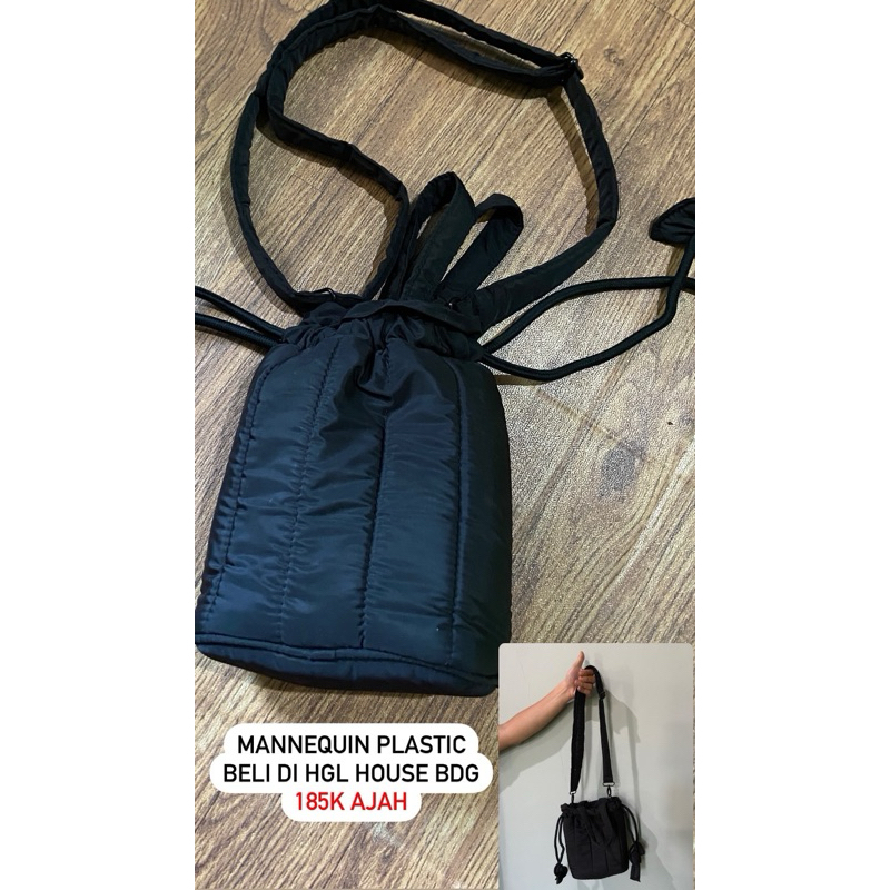 preloved Tas Mannequin Plastic Black Slingbag
