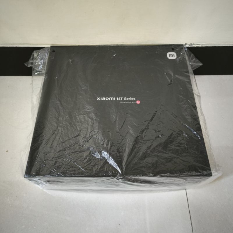 Giftbox Xiaomi 14T Lengkap Segel