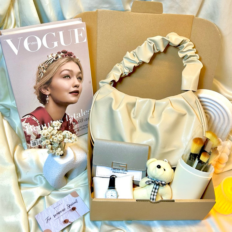 

[TAS1] Kado Hampers Gift Box Hadiah Ulang Tahun Perempuan Wanita Cewek Wisuda Graduation Pernikahan