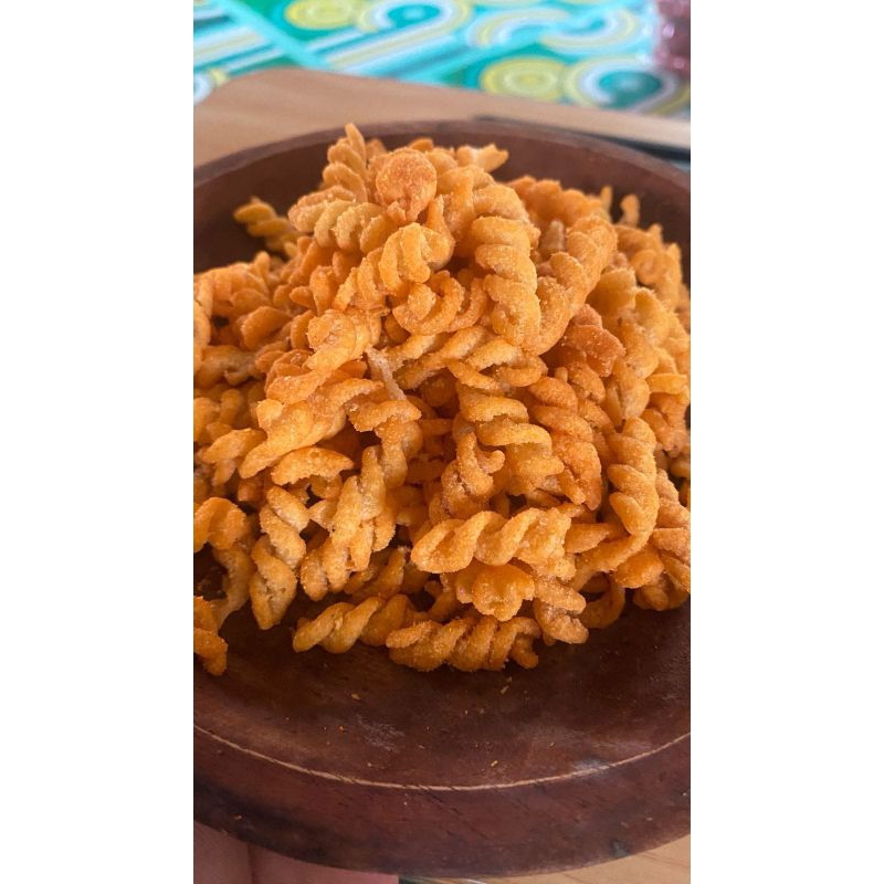 

Makaroni Spiral cemilan enak rasa pedas gurih balado daun jeruk jagung manis kriuk bikin nagih 250gr 500gr 1kg