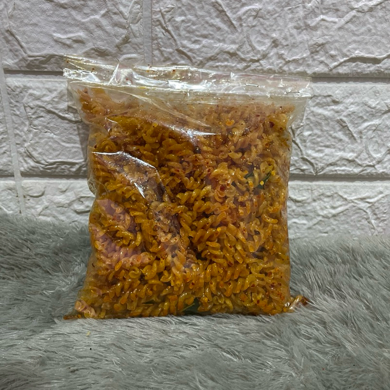 

Makroni spiral seblak pedas gurih daun jeruk 250gr / cemilan pedas