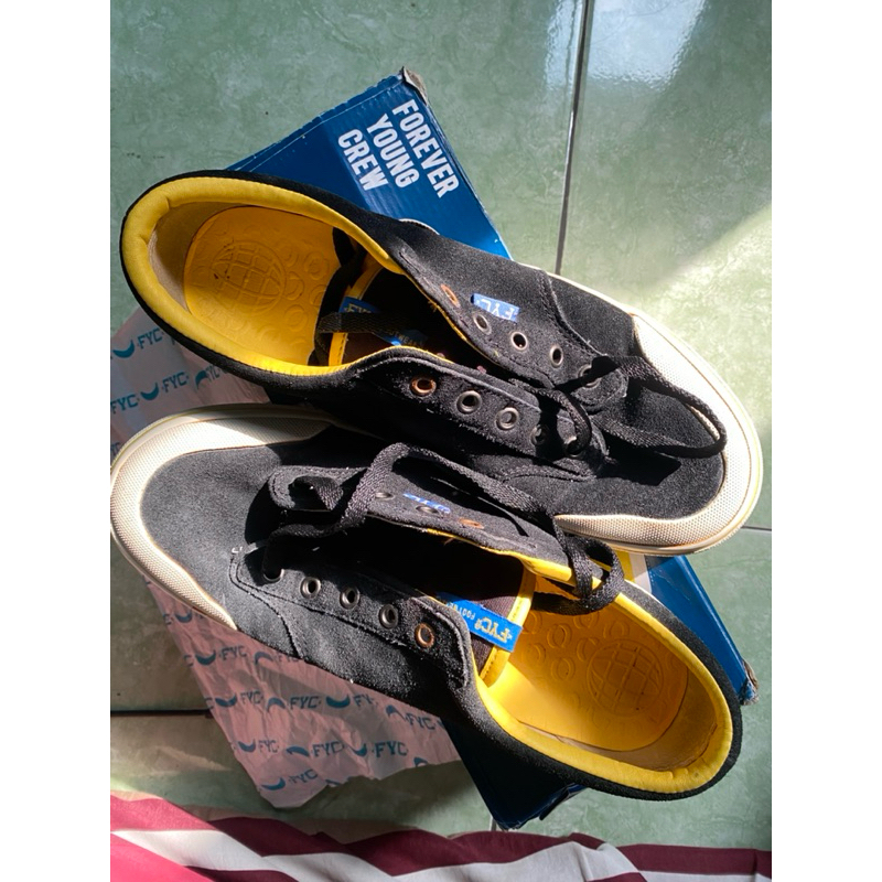 fyc mutt black suede used