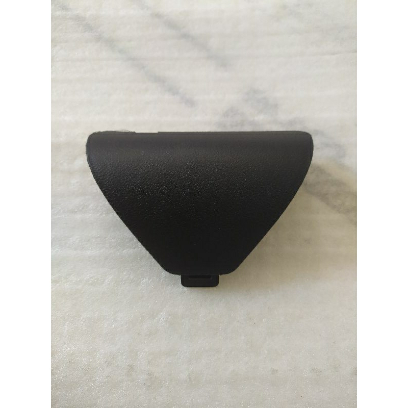 Tutup shockbreaker bagian dalam belakang Agya Ayla Tutup Bekleding Dalam Belakang Original