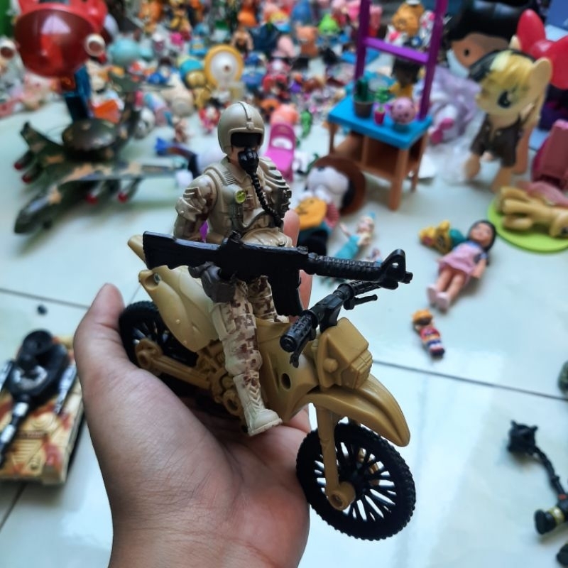 Figure army tentara artikulasi + motor dan senjata seperti chapmei