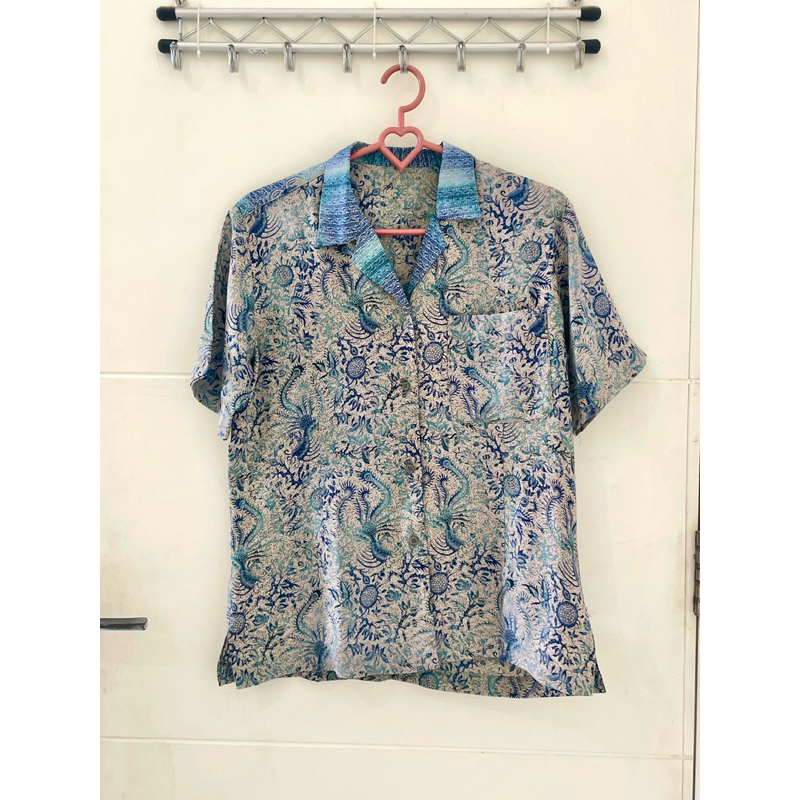 Kemeja Batik Wanita Abu-abu Biru / Baju Kantor Satin Mengkilap Berkerah Bercorak