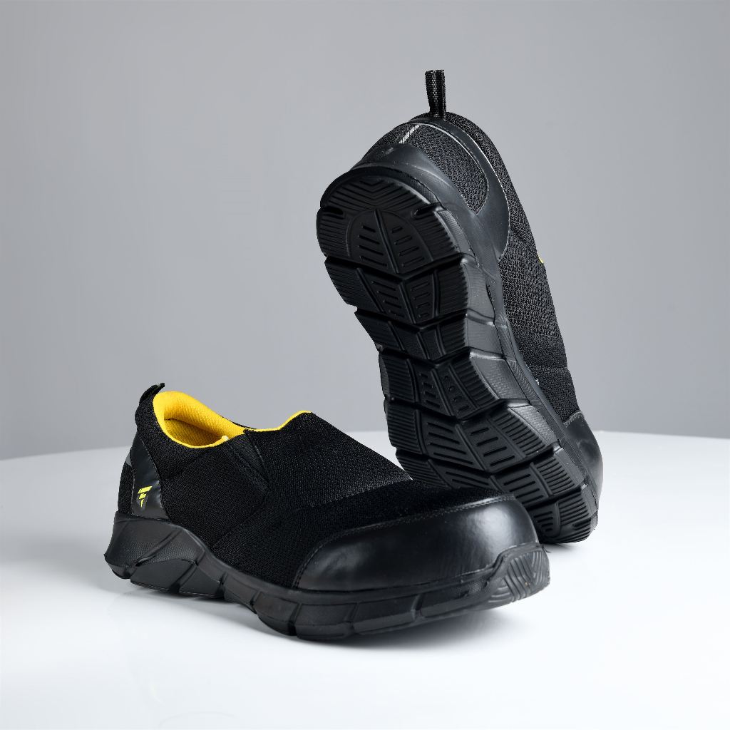 Sepatu Safety Sneakers Pria Slip On Sporty Casual