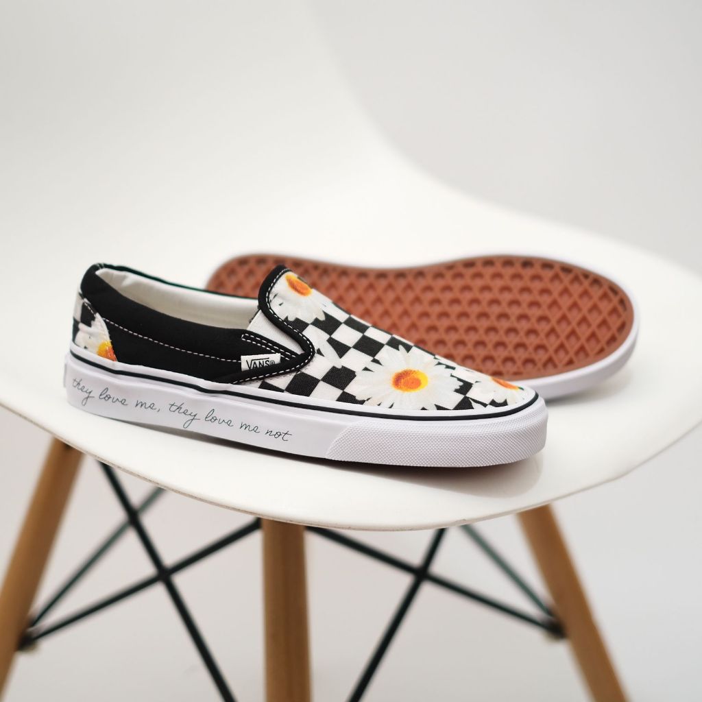 [BISA COD] Sepatu Slip On Love Me Love Me Not Original