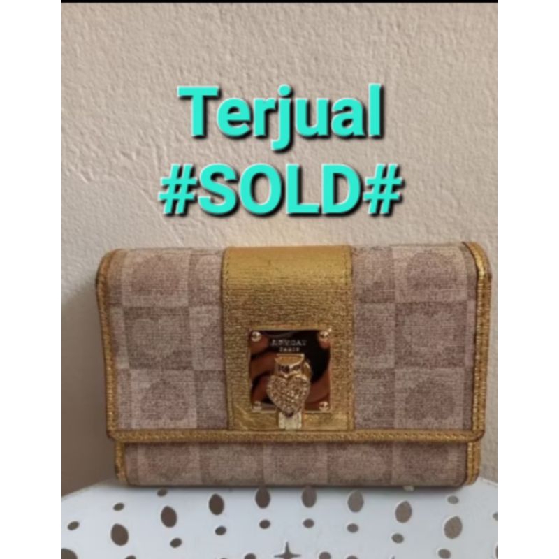 Dompet lipat lovcat, cantik, mewah dgn aksen untuk pembuka kunci dompet. Produk sudah terjual #SOLD#