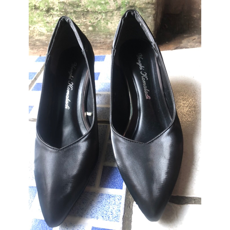 SEPATU PANTOFEL FORMAL WANITA MERK YONGKI KOMALADI