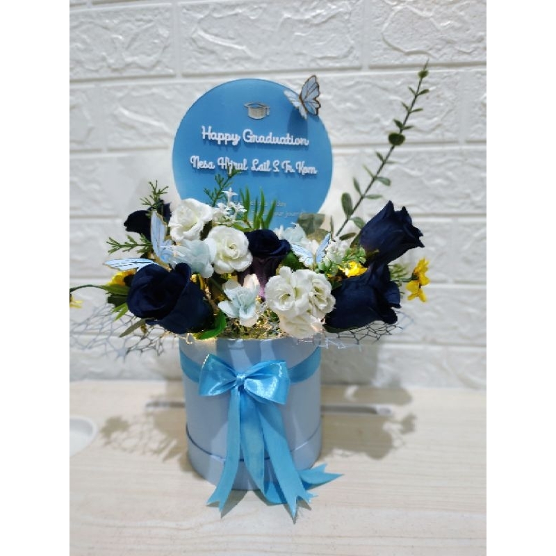 

bloom box flower akrilik kado graduation, kado grand opening, kado custom bloom box, bloom box akrilik