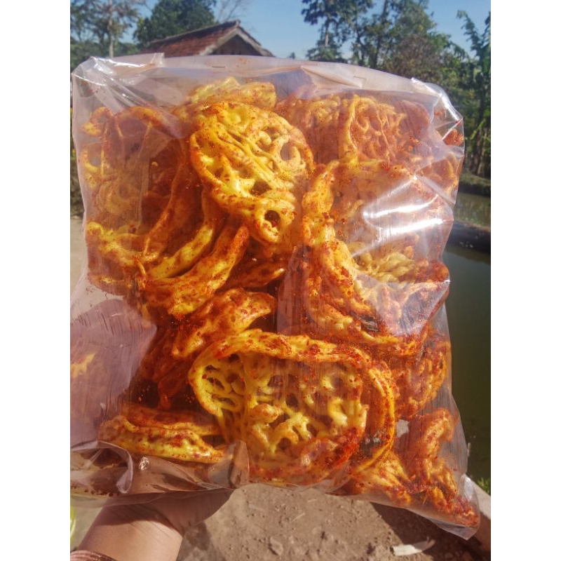 

500 grm krupuk mie. mie kuning. seblak bantet krupuk mie daun jeruk