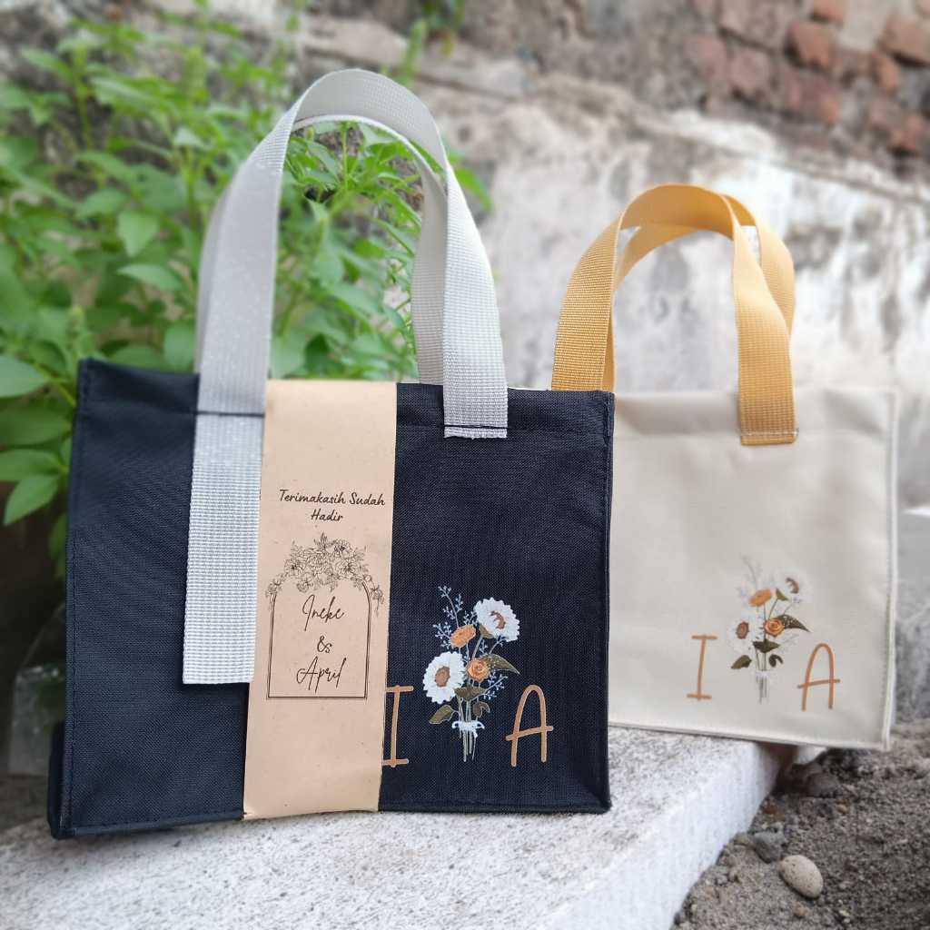 

Goodie Bag 20x10x15 Penutup Magnet / Goodie Bag Mini / Tas Hampers / Souvenir Pernikahan