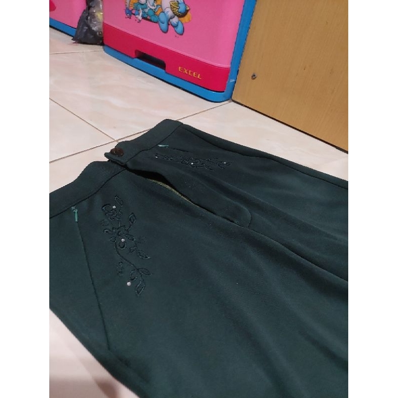 rok abu SMA  # baju putih SMA/MAN muslimah celana wanita hijau/marun (bekas)