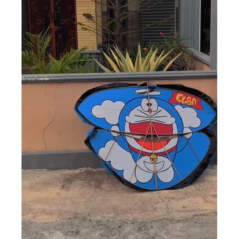 Layang layang gapangan pegon motif doraemon uk 1,3